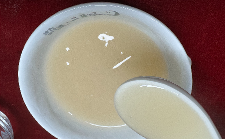 多少媽媽栽在輔導(dǎo)作業(yè)上!姥姥端來(lái)的一杯溫?zé)嵊袡C(jī)葛根粉,竟成了情緒 “滅火器”